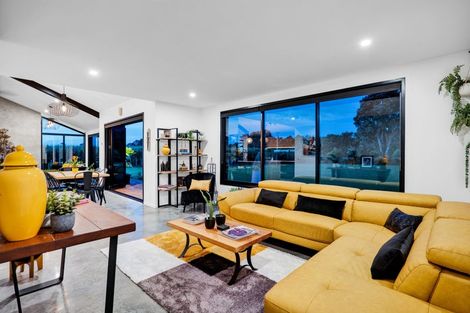 Photo of property in 450 Waitara Road, Huirangi, New Plymouth, 4373