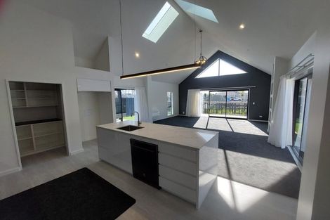 Photo of property in 21 Irvines Track, Halswell, Christchurch, 8025