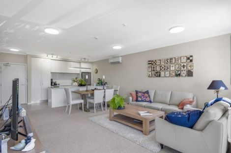 Photo of property in 6 Rewa Rewa Lane, Orewa, 0931