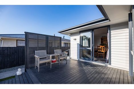 Photo of property in 76 Avondale Road, Avondale, Christchurch, 8061