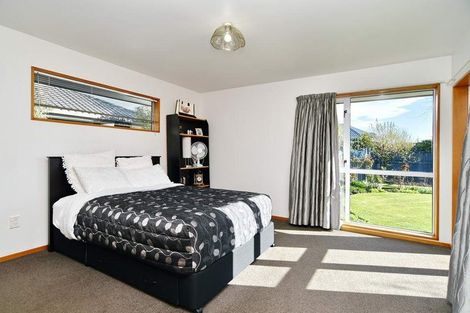 Photo of property in 2 Melford Close, Rangiora, 7400