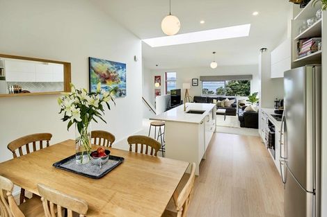 Photo of property in 14/2 Onslow Road, Khandallah, Wellington, 6035