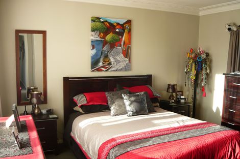 Photo of property in 75 Rhodes Street, Waimate, 7924