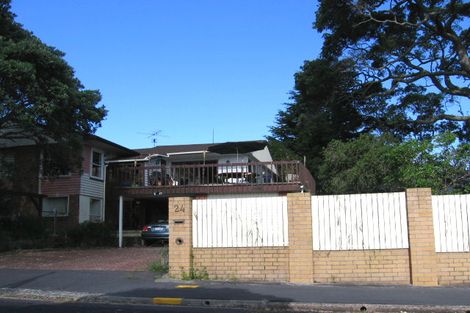 Photo of property in 24 Howard Road, Northcote, Auckland, 0627