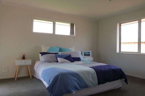 Photo of property in 43 Kowi Lakes Drive, One Tree Point, 0118