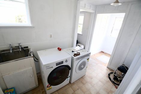 Photo of property in 17 Paul Crescent, Fairfield, Hamilton, 3214