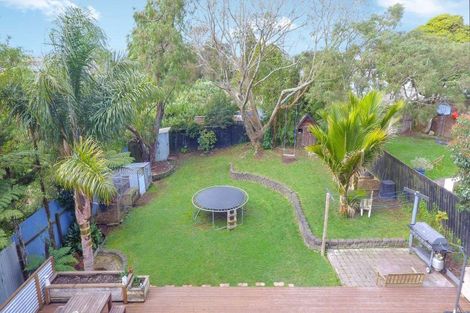 Photo of property in 96 Millbrook Road, Sunnyvale, Auckland, 0612