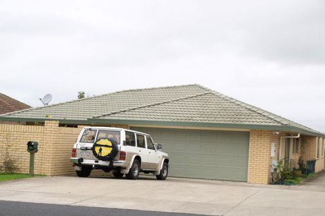 Photo of property in 13a Cockle Bay Road, Cockle Bay, Auckland, 2014
