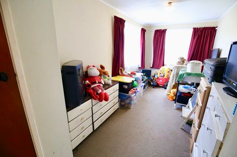 Photo of property in 17 Paul Crescent, Fairfield, Hamilton, 3214