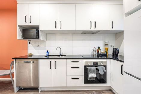 Photo of property in 4f Pinedale Place, Henderson, Auckland, 0610