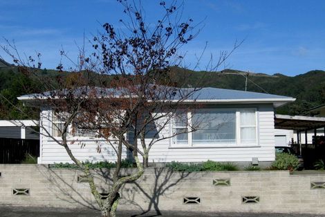 Photo of property in 12 Tanekaha Street, Stokes Valley, Lower Hutt, 5019