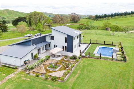 Photo of property in 180a Tikokino Road, Waipawa, 4273