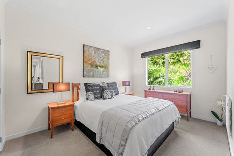 Photo of property in 35 Hobbs Road, Matakatia, Whangaparaoa, 0930