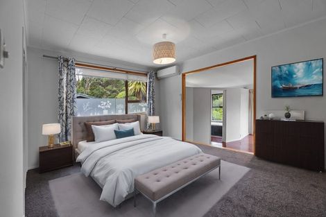 Photo of property in 37 York Road, Titirangi, Auckland, 0604