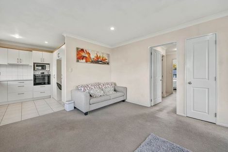 Photo of property in 52 Mirrabooka Avenue, Botany Downs, Auckland, 2010