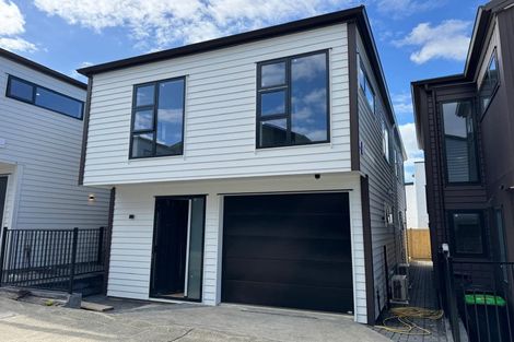Photo of property in 3/90 Picasso Drive, West Harbour, Auckland, 0618