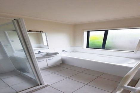 Photo of property in 11 Luna Place, Henderson, Auckland, 0612