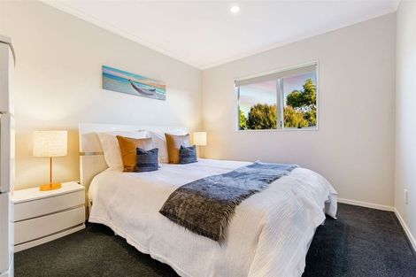Photo of property in 14 Nirmal Place, Sunnyvale, Auckland, 0612