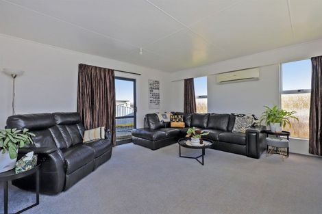 Photo of property in 15 Cooke Place, Taradale, Napier, 4112