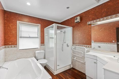 Photo of property in 2 The Boulevard, Sunnyhills, Auckland, 2010