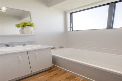 Photo of property in 22 Janese Place, Weymouth, Auckland, 2103