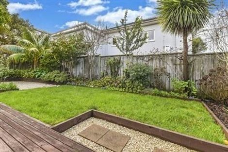 Photo of property in 2/26 Dallinghoe Crescent, Milford, Auckland, 0620