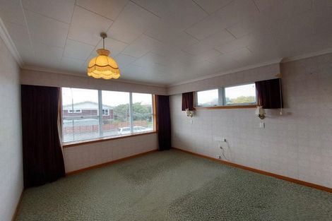 Photo of property in 2 Onslow Place, Merrilands, New Plymouth, 4312