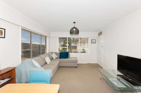 Photo of property in 1/31 Hepburn Road, Glendene, Auckland, 0602