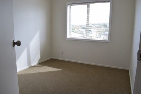 Photo of property in 10/15 Andersons Road, Oteha, Auckland, 0632