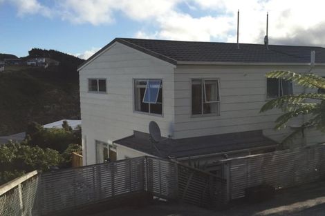 Photo of property in 18a Cheltenham Terrace, Newlands, Wellington, 6037