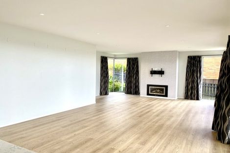 Photo of property in 72 Anzac Road, Pukekohe, 2120