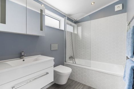 Photo of property in 8 Maygrove Drive, Orewa, 0931