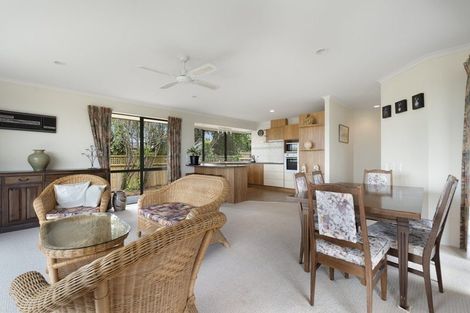 Photo of property in 115 Grovenor Drive, Orewa, 0931