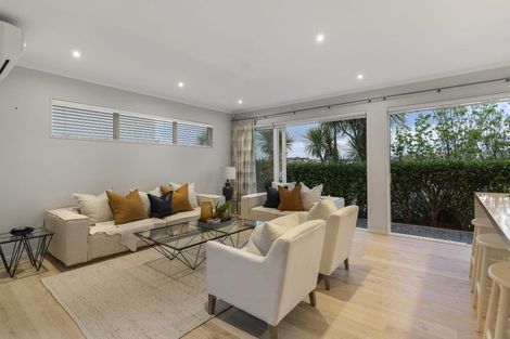 Photo of property in 9 Tuatini Place, Long Bay, Auckland, 0630