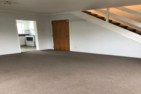 Photo of property in 26 Cheltenham Terrace, Newlands, Wellington, 6037