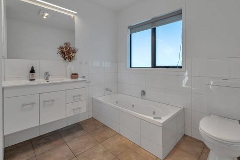 Photo of property in 116 Barbados Way, One Tree Point, 0118