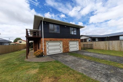 Photo of property in 32 Hadley Wood Drive, Wattle Downs, Auckland, 2103