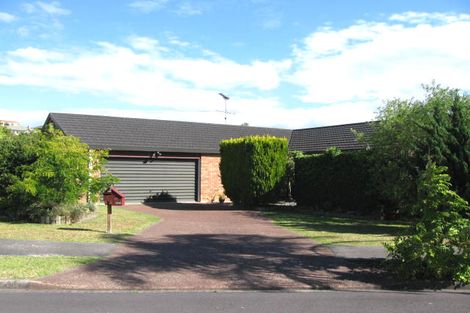 Photo of property in 14 St Lucia Place, Unsworth Heights, Auckland, 0632