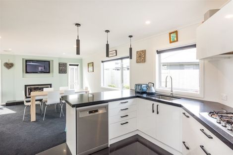 Photo of property in 4 Stratford Court, Fitzherbert, Palmerston North, 4410