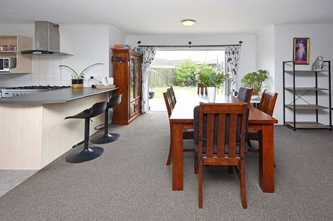 Photo of property in 9 Fitchburg Place, Mangere, Auckland, 2022