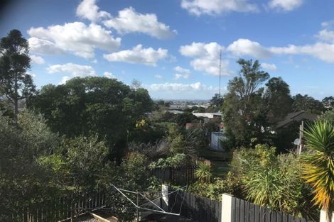 Photo of property in 22 Hartley Terrace, Massey, Auckland, 0614