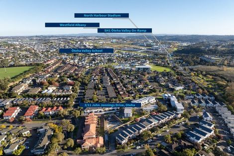 Photo of property in 3/11 John Jennings Drive, Oteha, Auckland, 0632