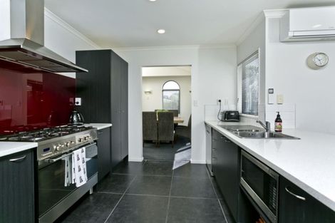 Photo of property in 15 Thornbill Rise, Unsworth Heights, Auckland, 0632