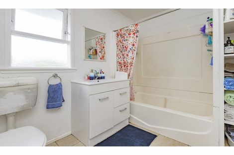 Photo of property in 27 Gainsborough Street, Manurewa, Auckland, 2102