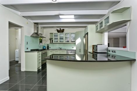 Photo of property in 8 Longwood Place, Forrest Hill, Auckland, 0620