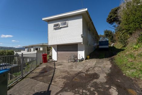 Photo of property in 19 Bayview Road, Paremata, Porirua, 5024
