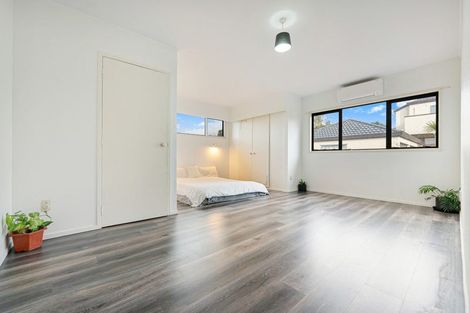 Photo of property in 8 Riverview Road, New Lynn, Auckland, 0600