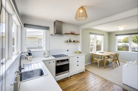 Photo of property in 21 Davidson Avenue, Pirimai, Napier, 4112