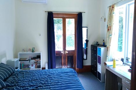Photo of property in 19 Governor Road, Northland, Wellington, 6012
