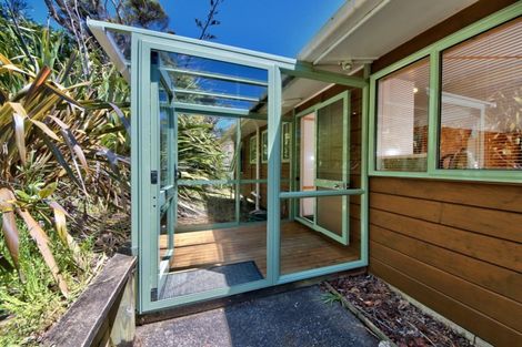 Photo of property in 105 Seaview Road, Piha, 0772